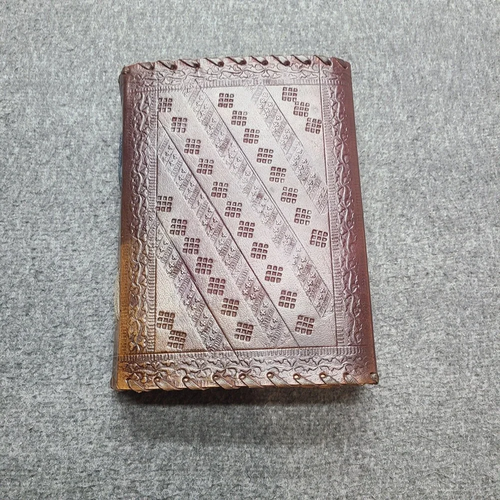 Handmade Embossed Leather Journal Notebook Diary with Clasp Closure‎